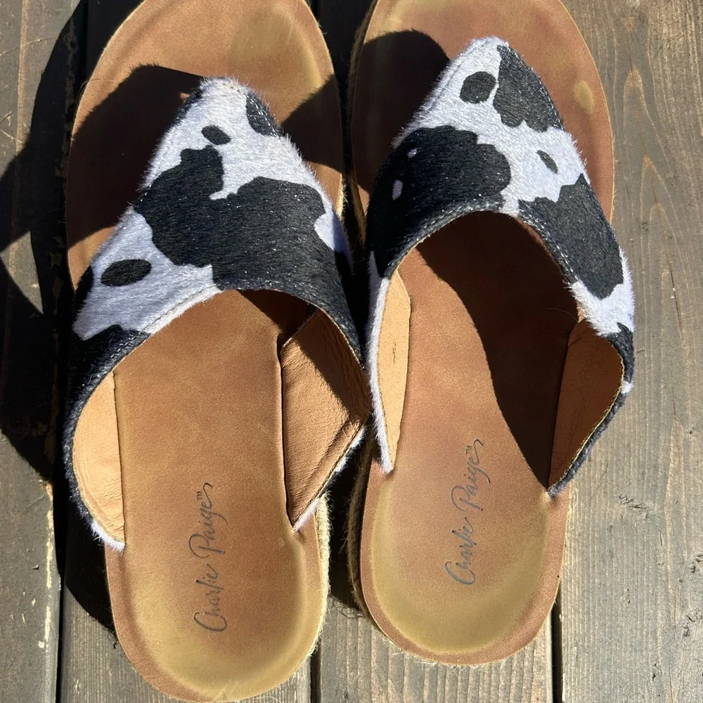 Women’s Charlie Paige Cow Print Sandals Flip‎ Flops Size 7
